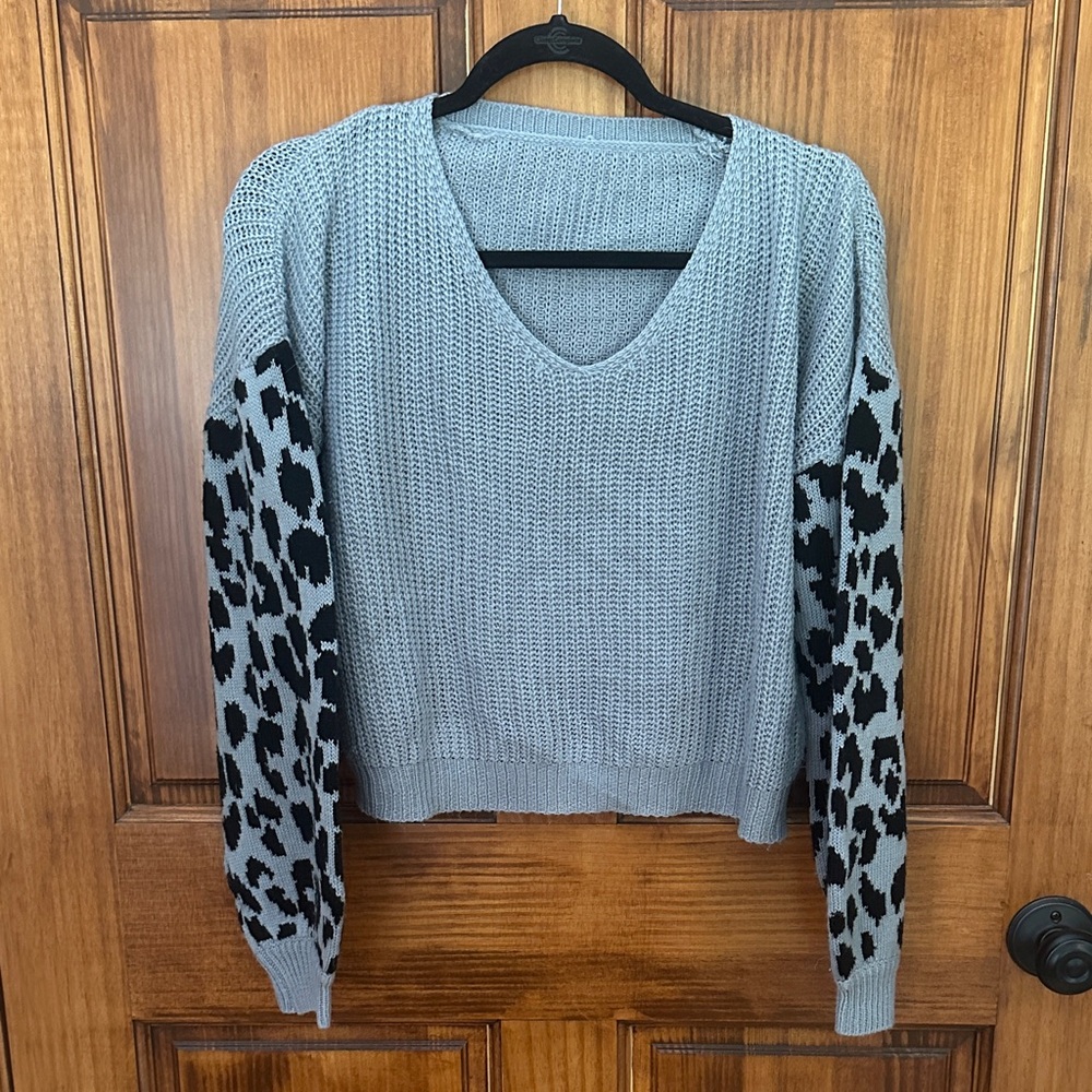 SHEIN Gray V-Neck Sweater with Black Leopard Sleeves